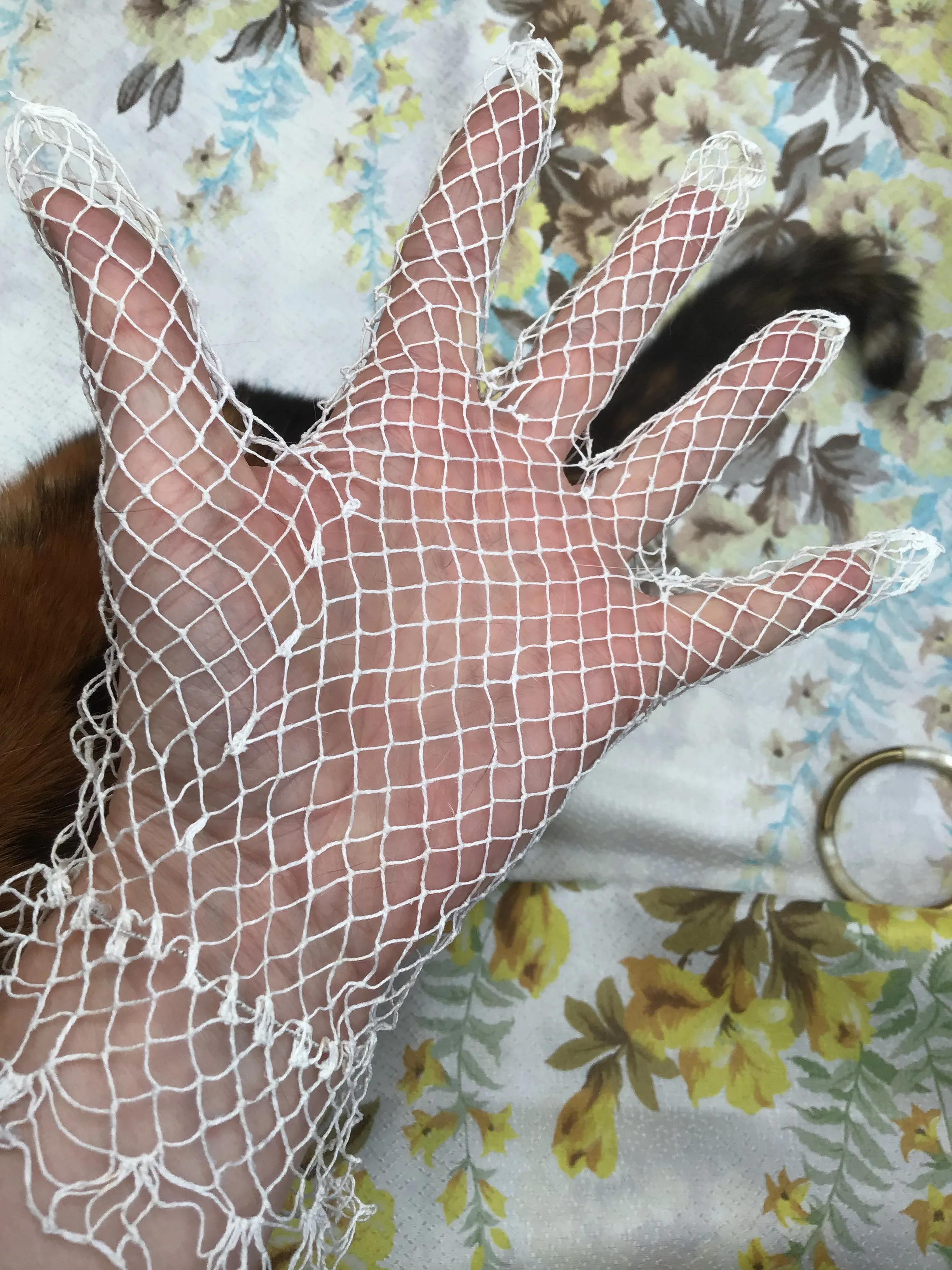 1900s Vintage Edwardian White Fish Net Lacey Gloves