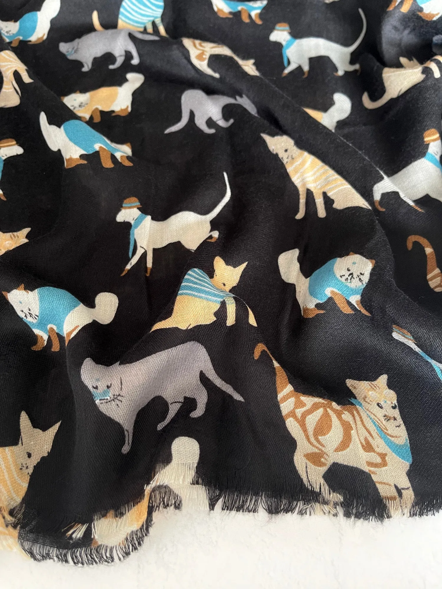 LIGHTWEIGHT BLACK SCARF WITH CATS