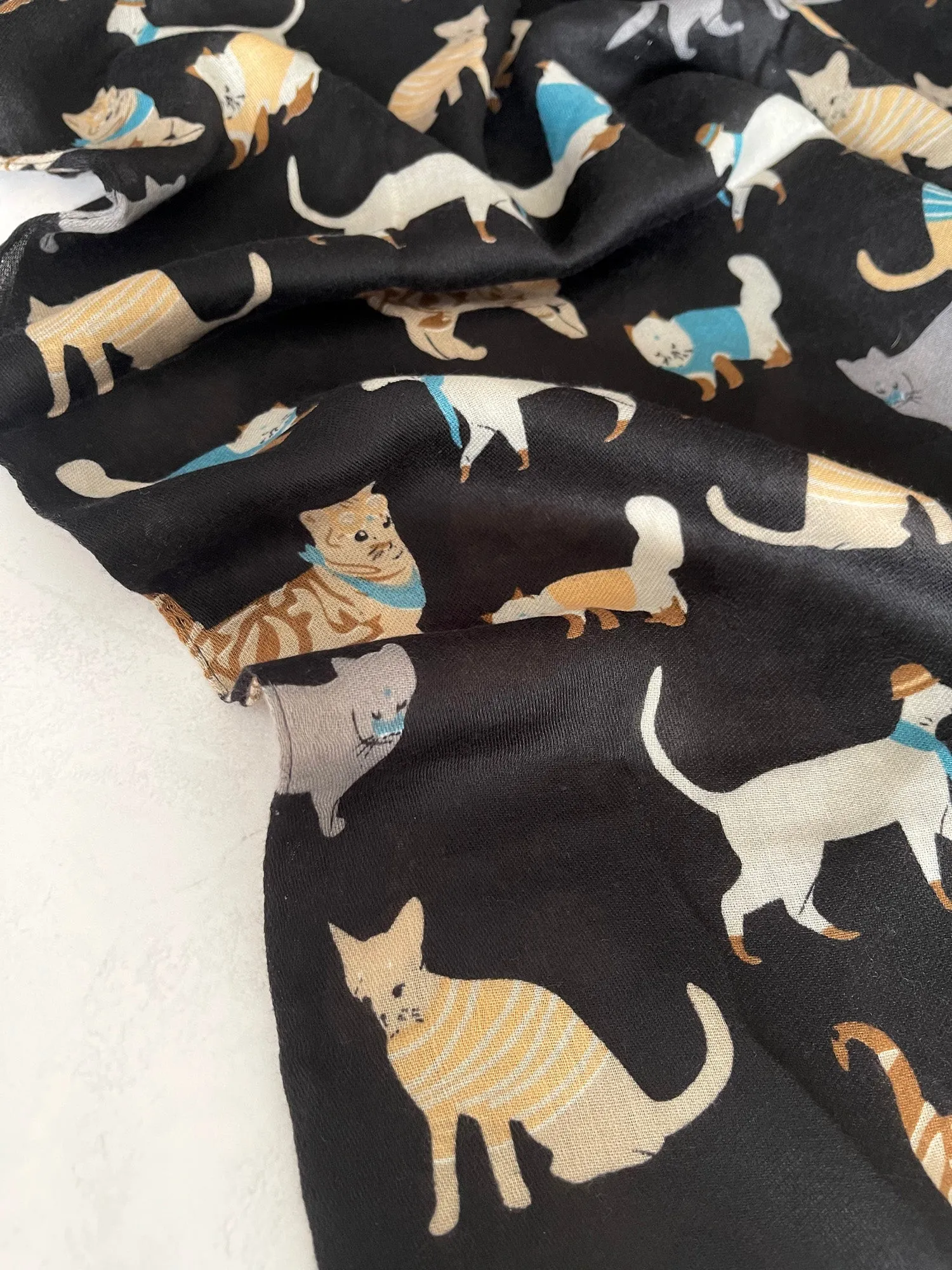 LIGHTWEIGHT BLACK SCARF WITH CATS