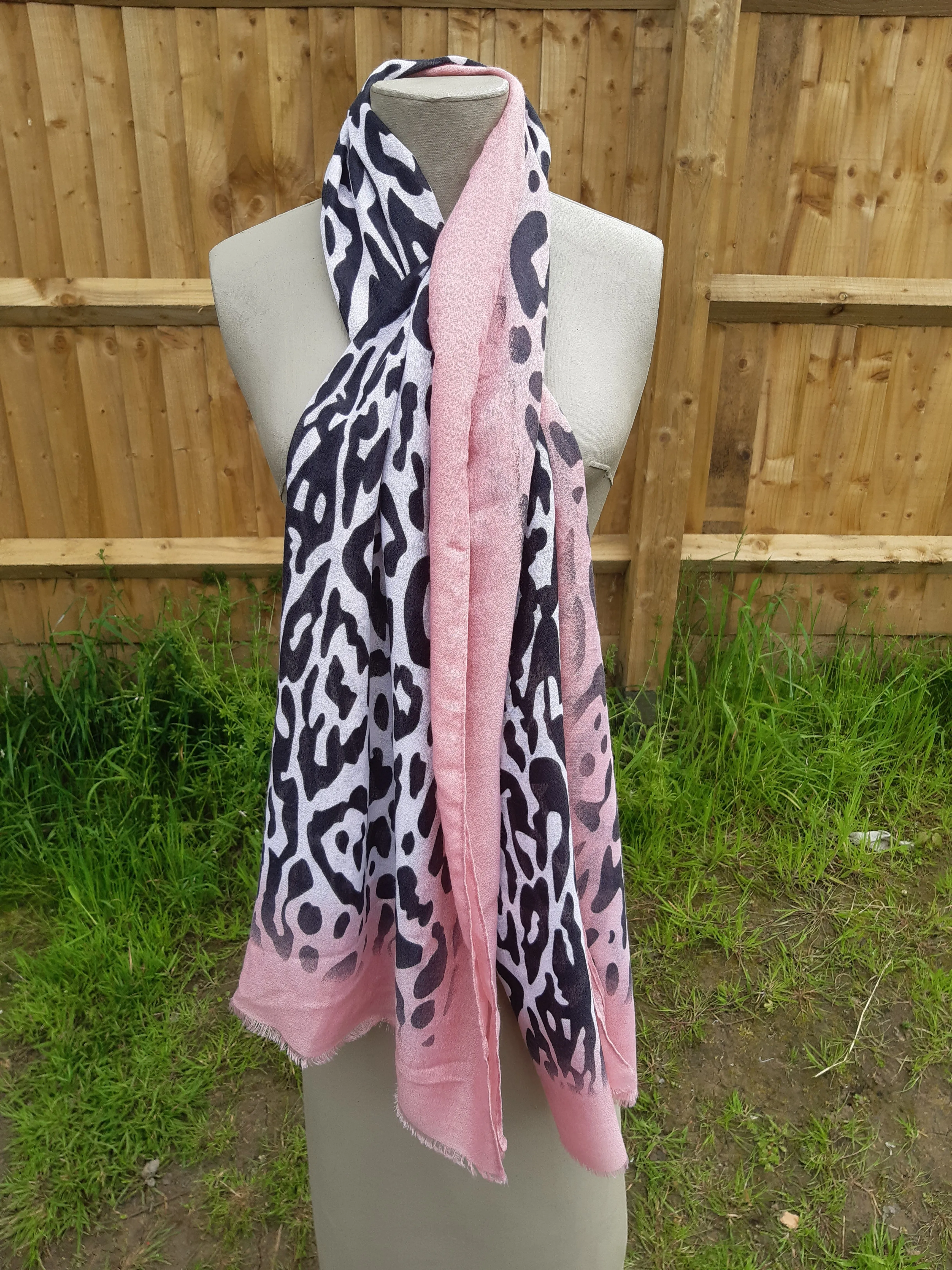 Lightweight Ladies Scarf  SS22