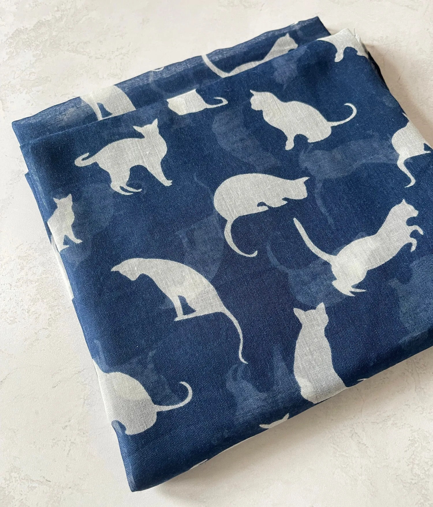 LIGHTWEIGHT PLAIN NAVY AND WHITE CAT SCARF