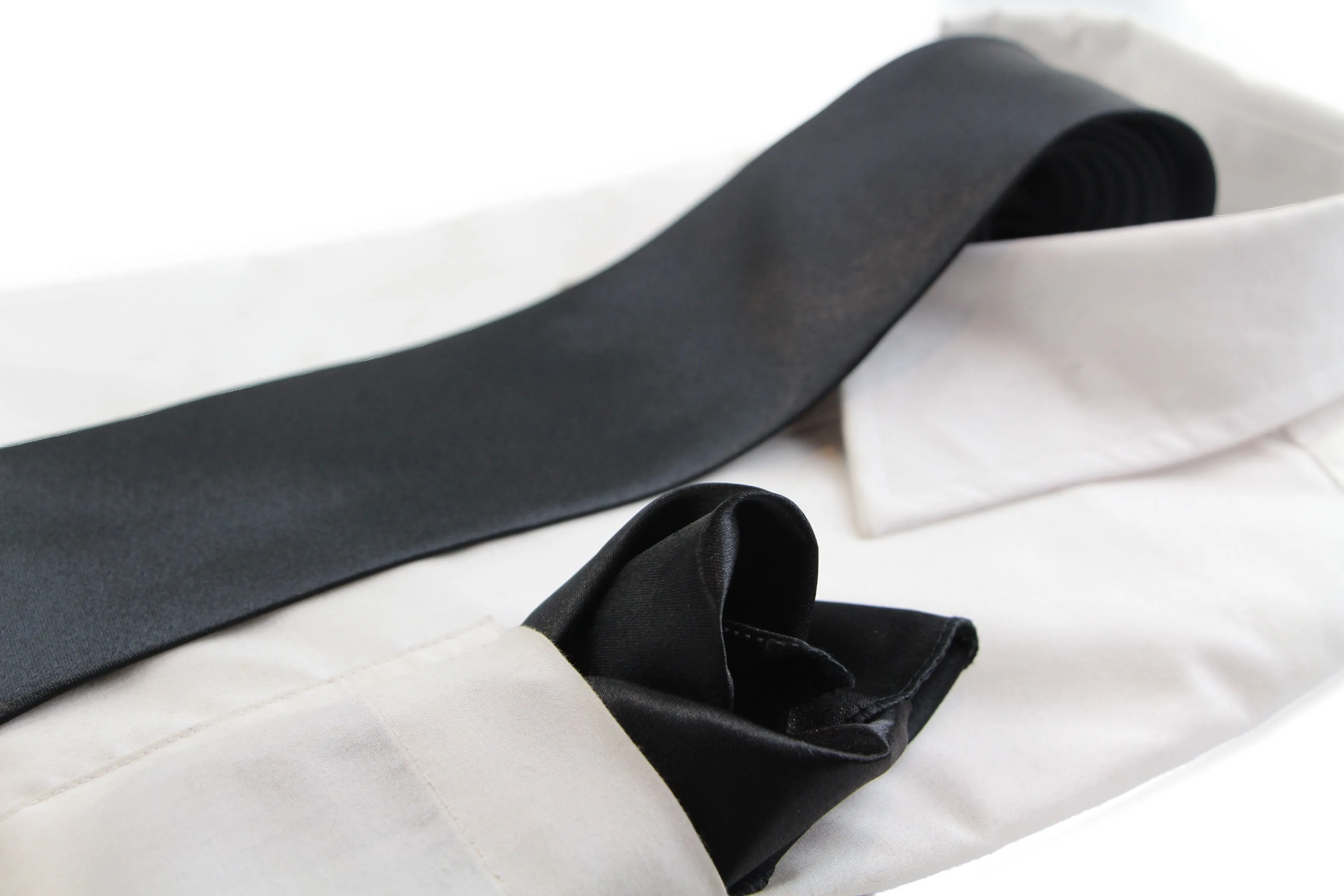 Mens Black 8cm Neck Tie & Matching Pocket Square Set