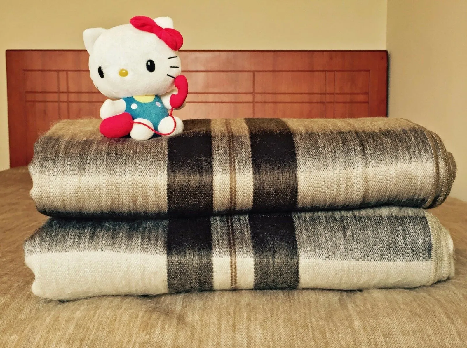 Quisapincha - Baby Alpaca Wool Throw Blanket / Sofa Cover - Queen 90" x 65" - choice of striped/solid golden blankets